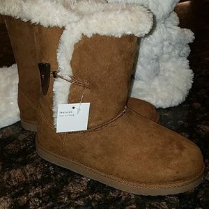 NEW CHEROKEE Girls cozy boots